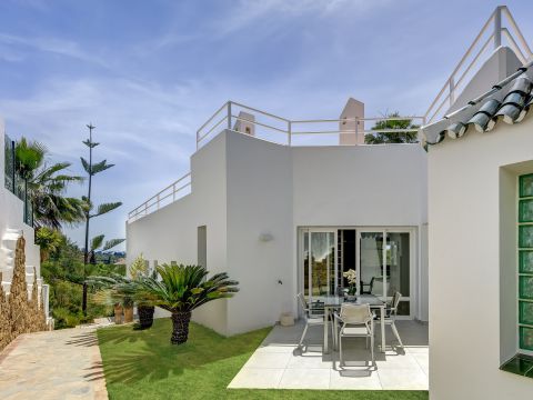 Villa For rent long term in Benahavís